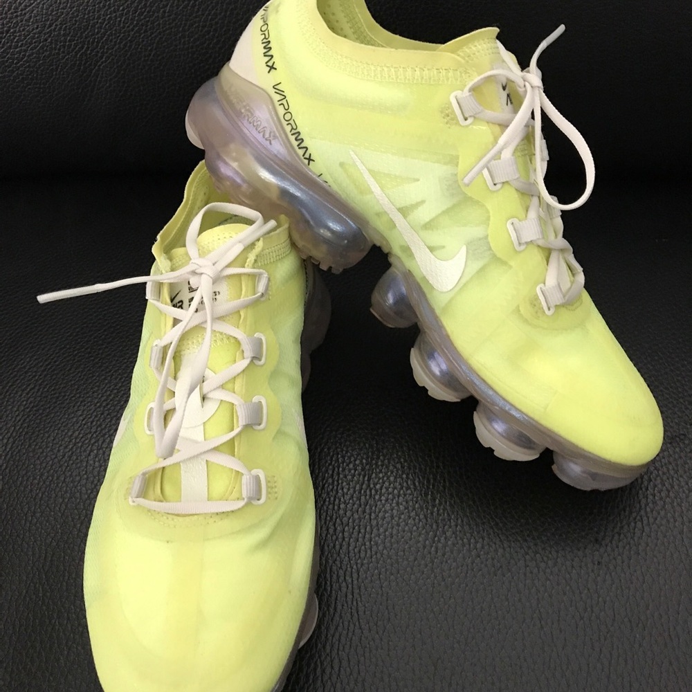Nike Air  VaporMax 2019 Luminous Green Sz 7 Womens sneakers
